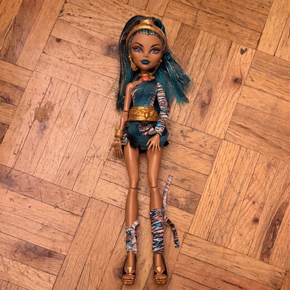 Nefera De Nile doll